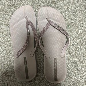 Lilac with glitter flipflops